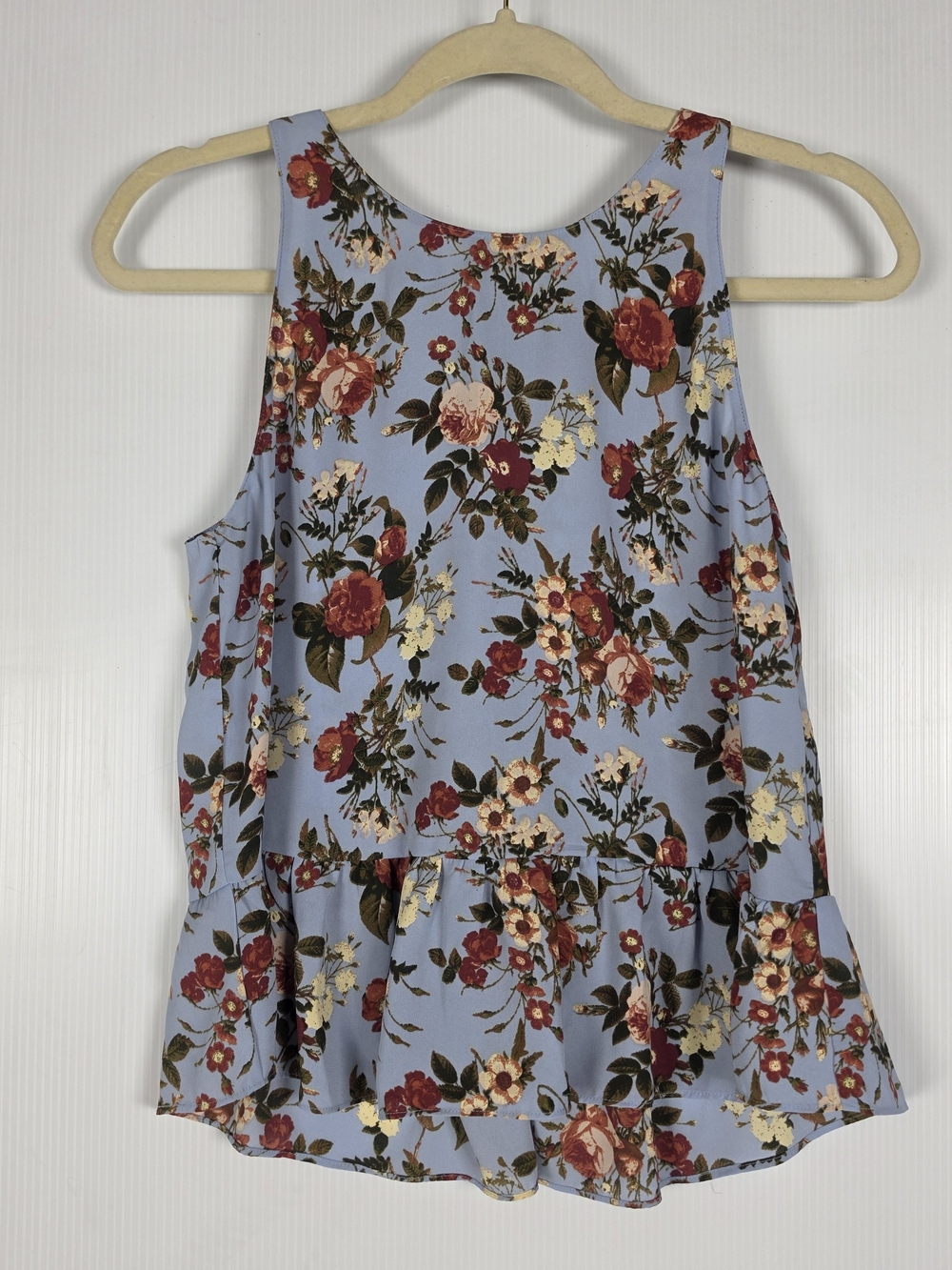 14th & Union Light Blue Floral Ruffle Hem Tank